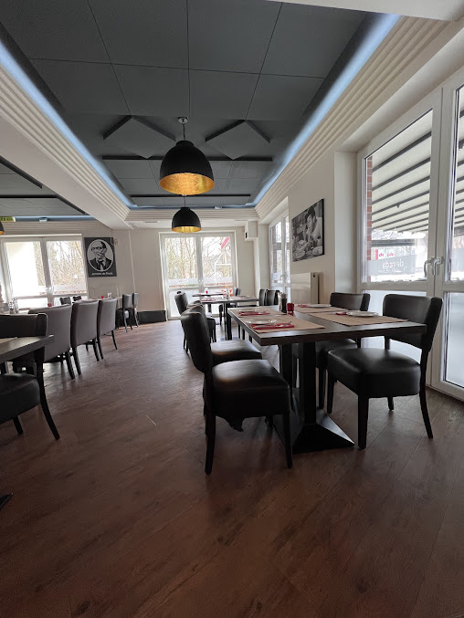 Gemütlicher Speisebereich mit zeitgenössischem Design