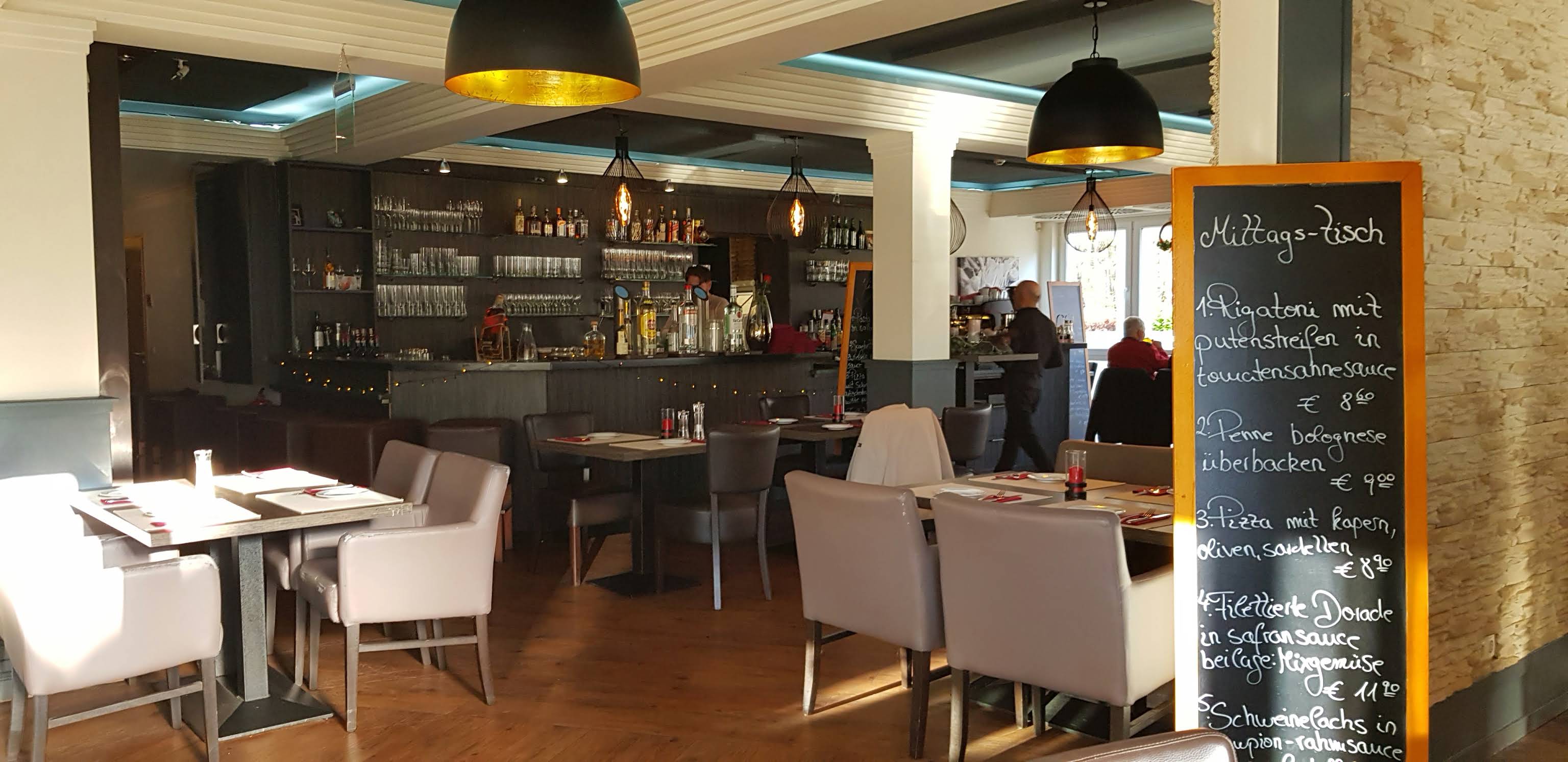 Restaurant Derada Interior - Bar and Dining Area